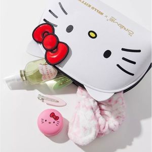 NWT Hello Kitty x the Crème shop toiletry/makeup/accessory bag